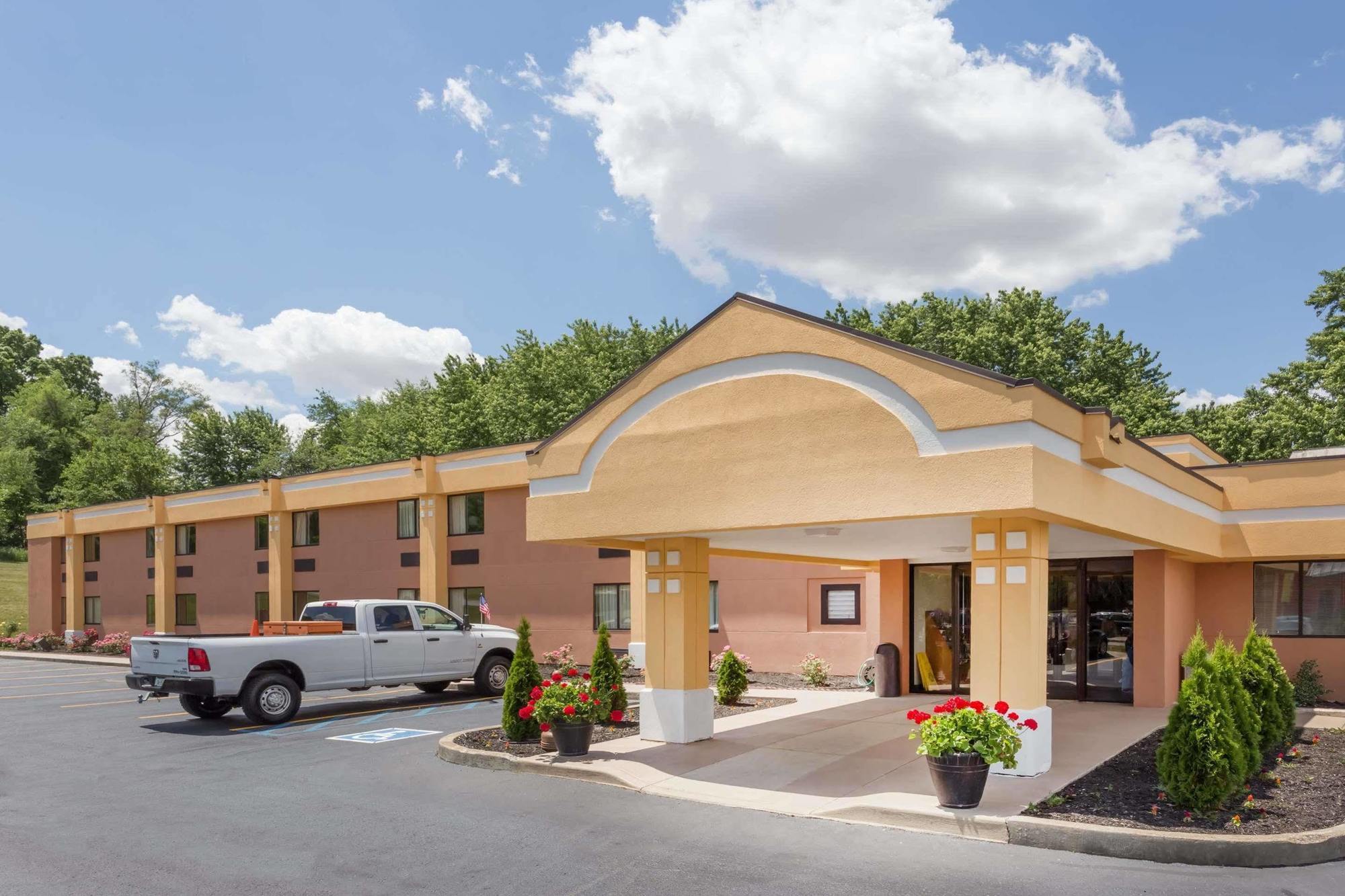 Super 8 By Wyndham Logansport Μοτέλ Εξωτερικό φωτογραφία